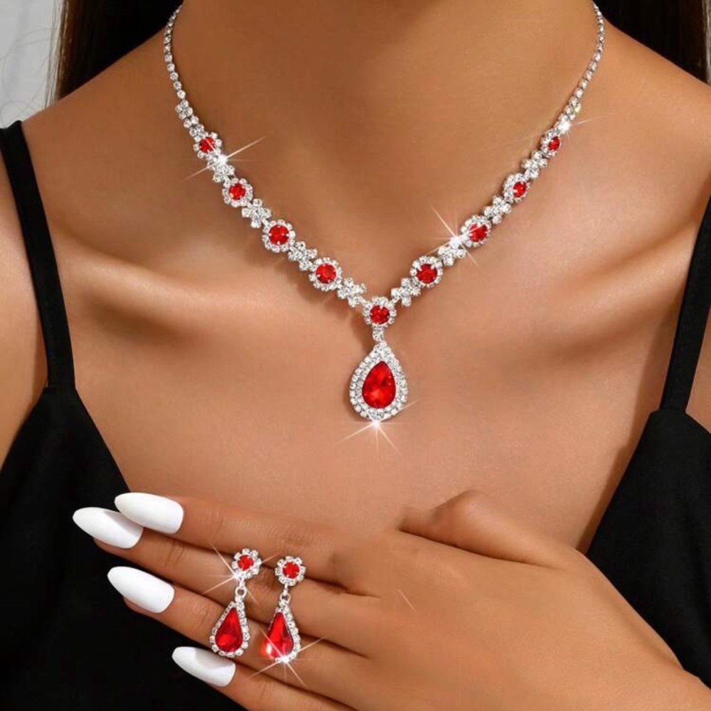 Fashionable Black Artificial Crystal Necklace And Earrings